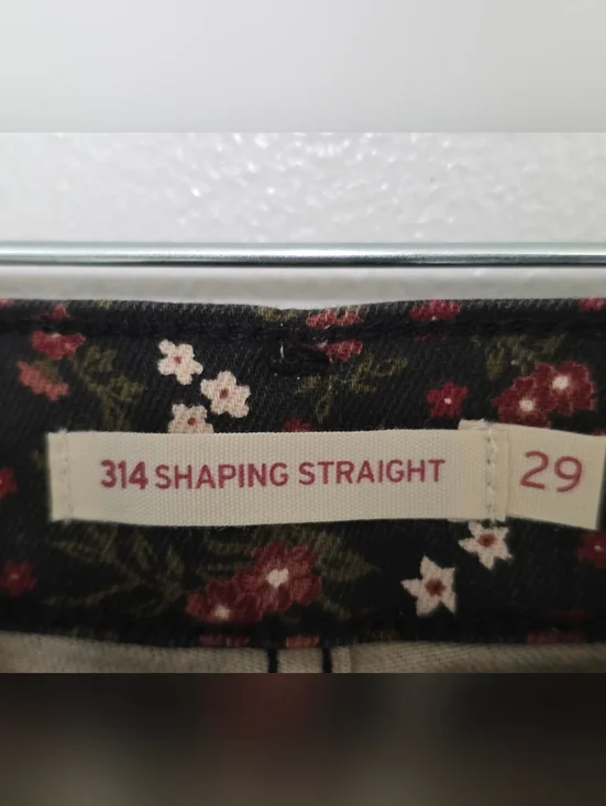 Levi's Black Floral Print Women's Jeans - Picture 5 of 6